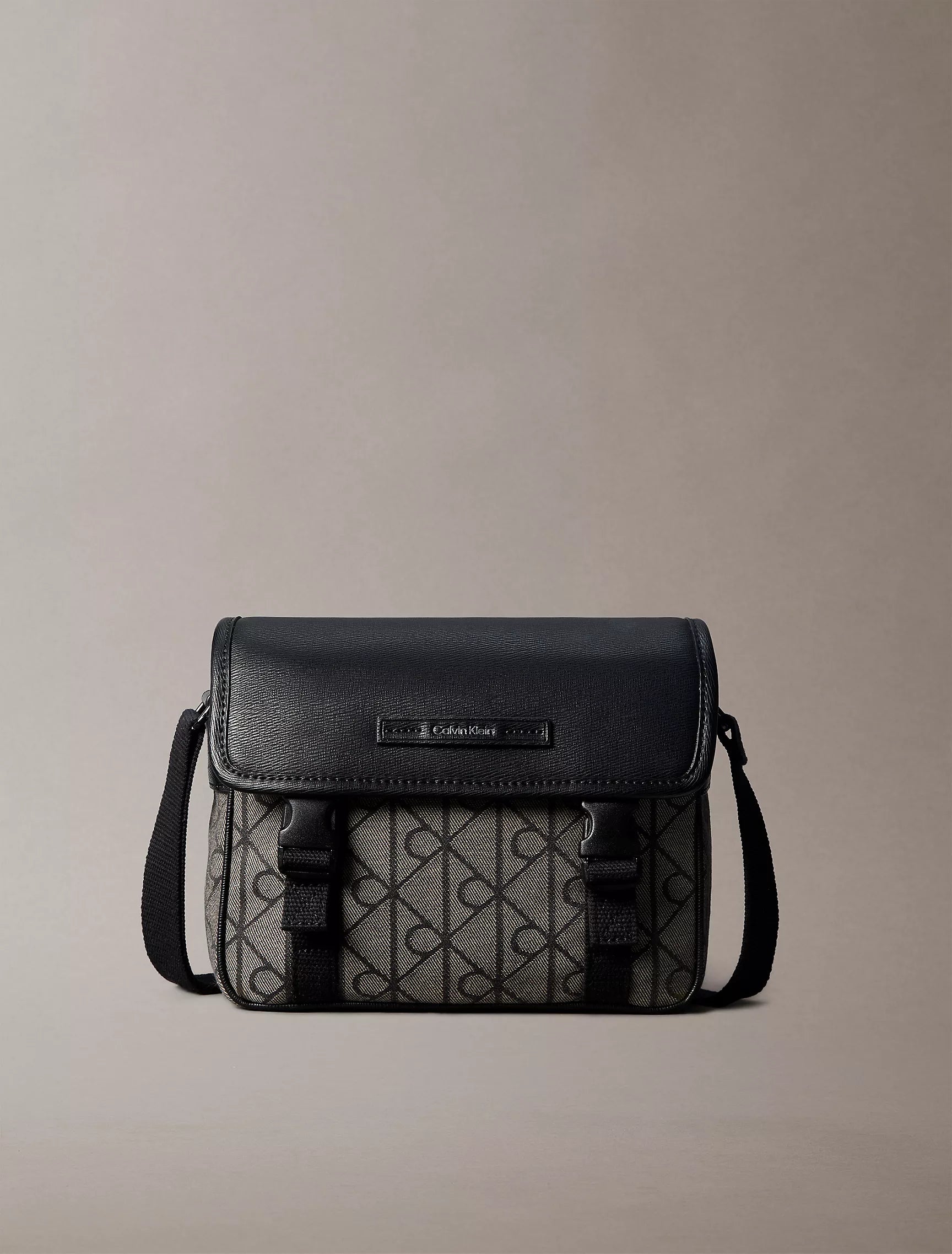 Lotus Beige / Black Aop
