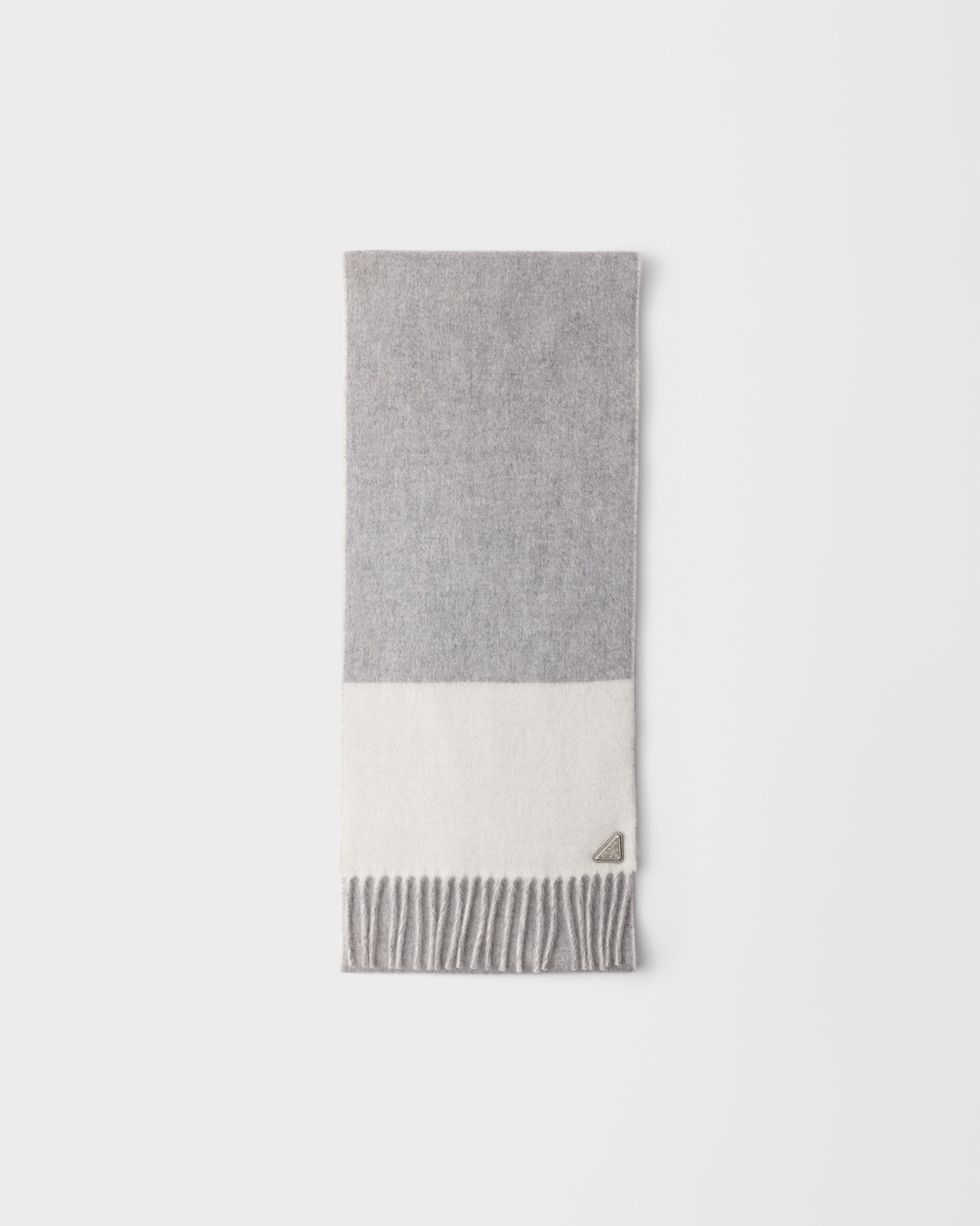 Gris Nublado/Blanco Tiza