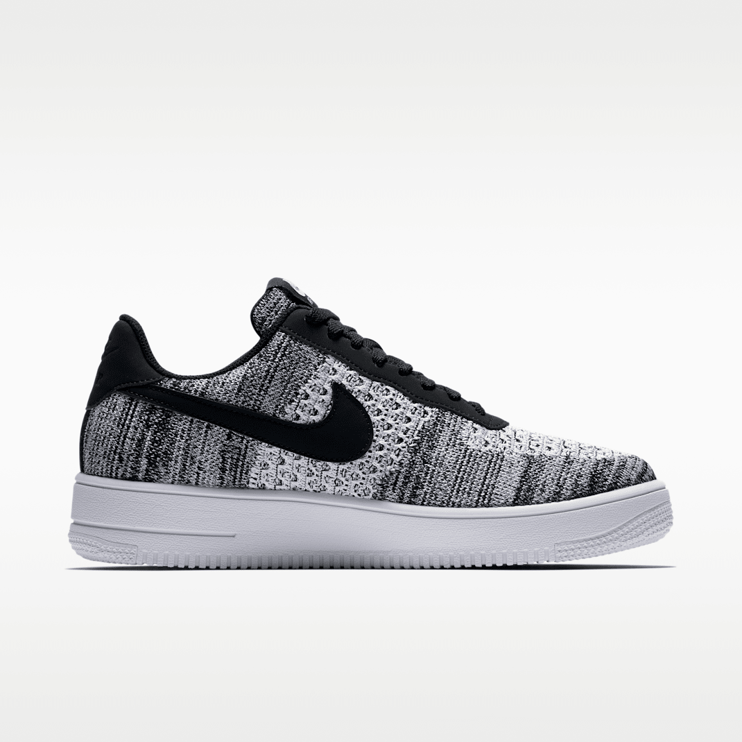 Black/Black/White/Pure Platinum