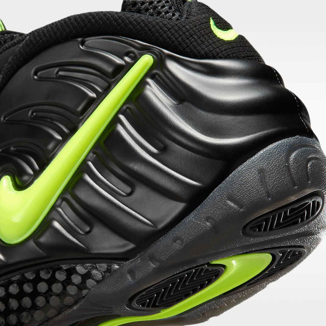 Black/Voltage Yellow