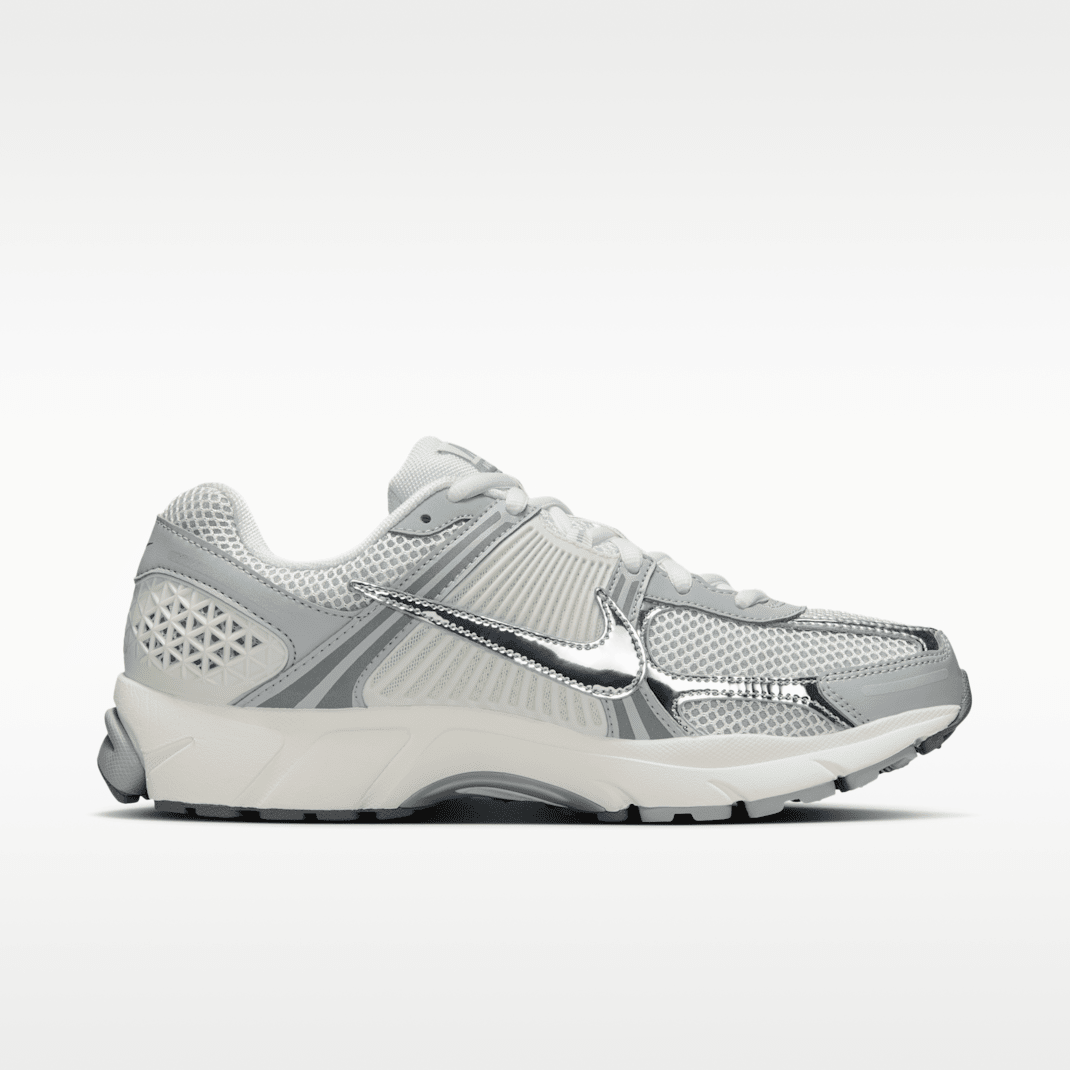 Summit White/Light Smoke Grey/Smoke Grey/Metallic Silver