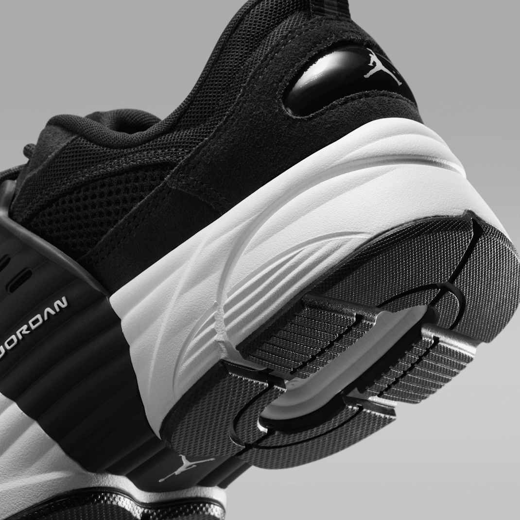Black/White 2