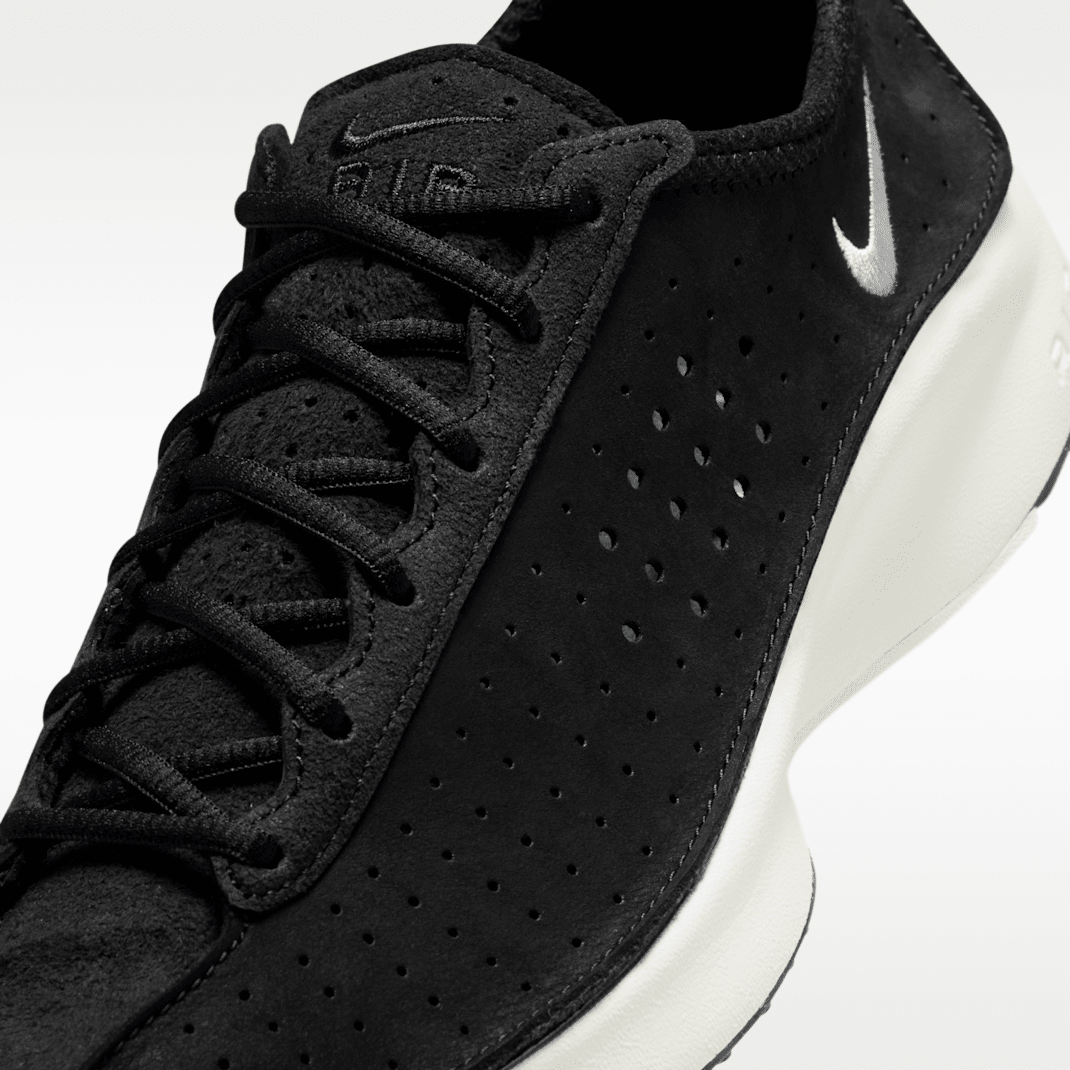 Black/Sail