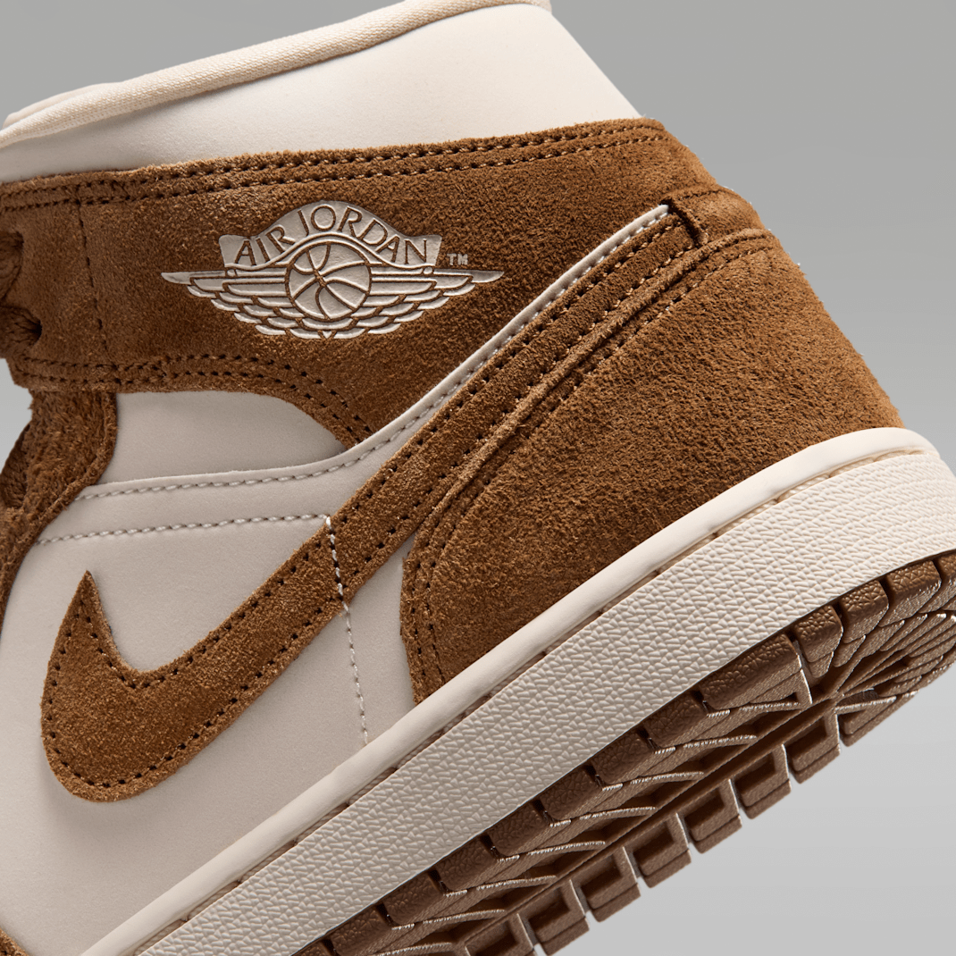 Light British Tan/Chalk
