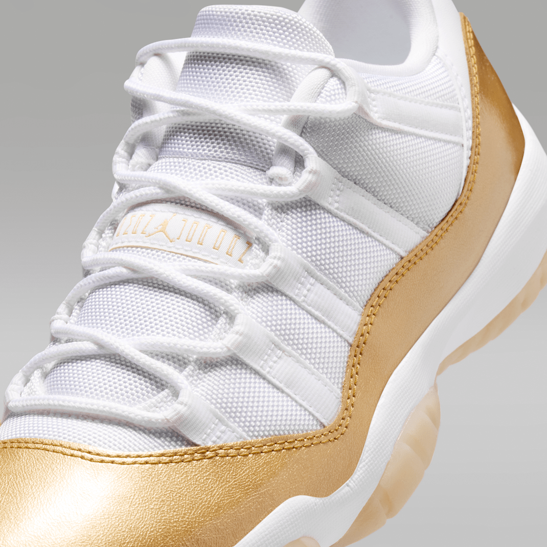 White/Team Gold/Metallic Gold 3