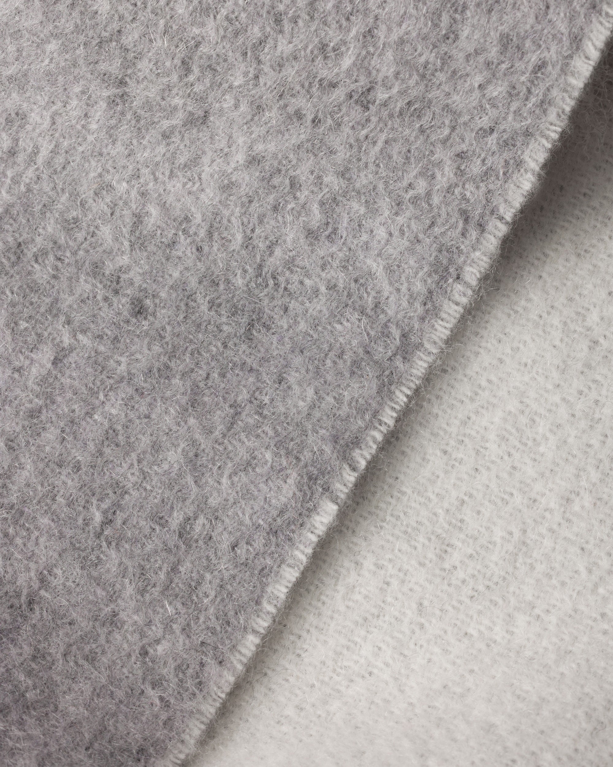 Gris Nublado/Blanco Tiza