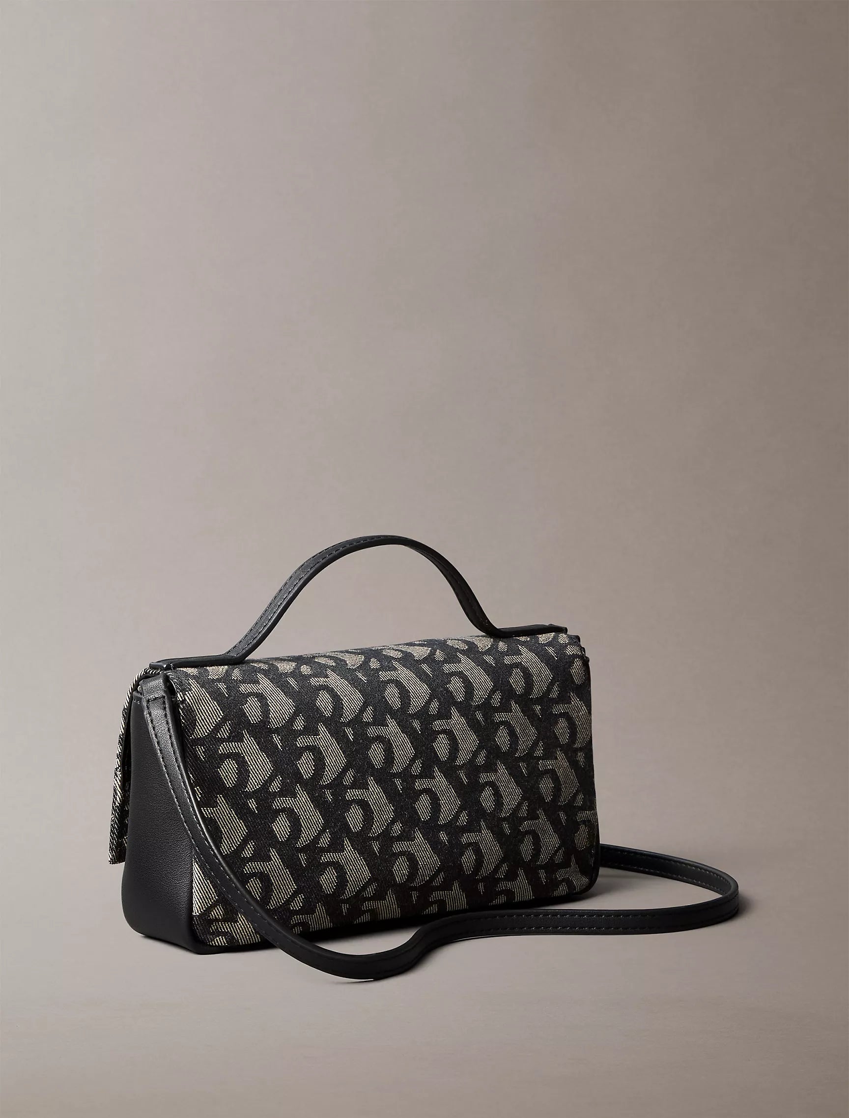Black / Lotus Beige Aop
