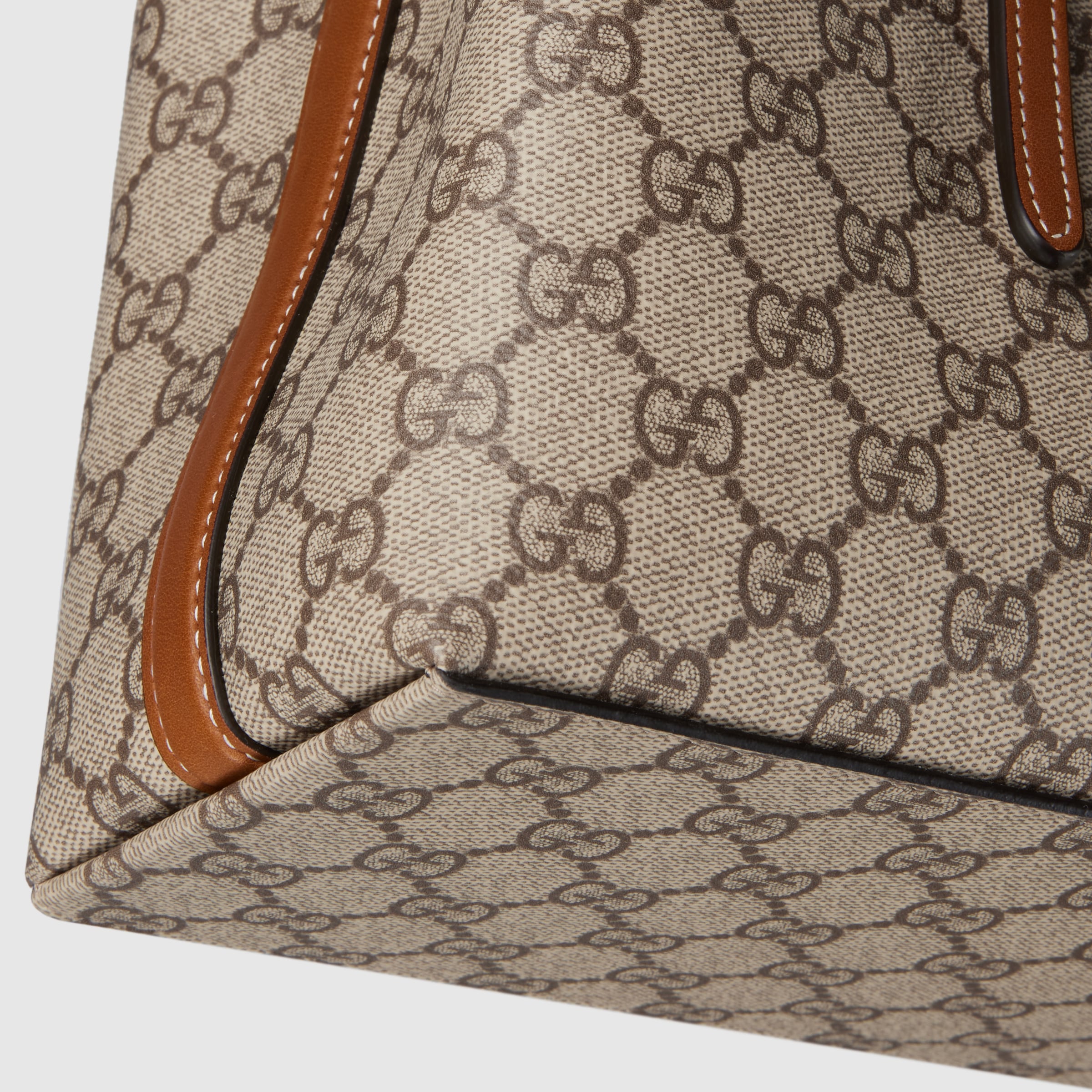 tejido beige y marrón oscuro