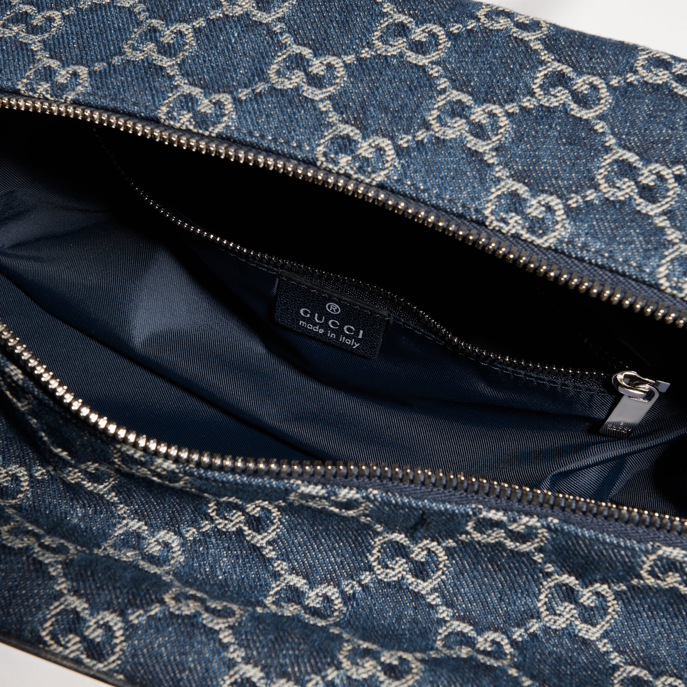denim azul oscuro con GG