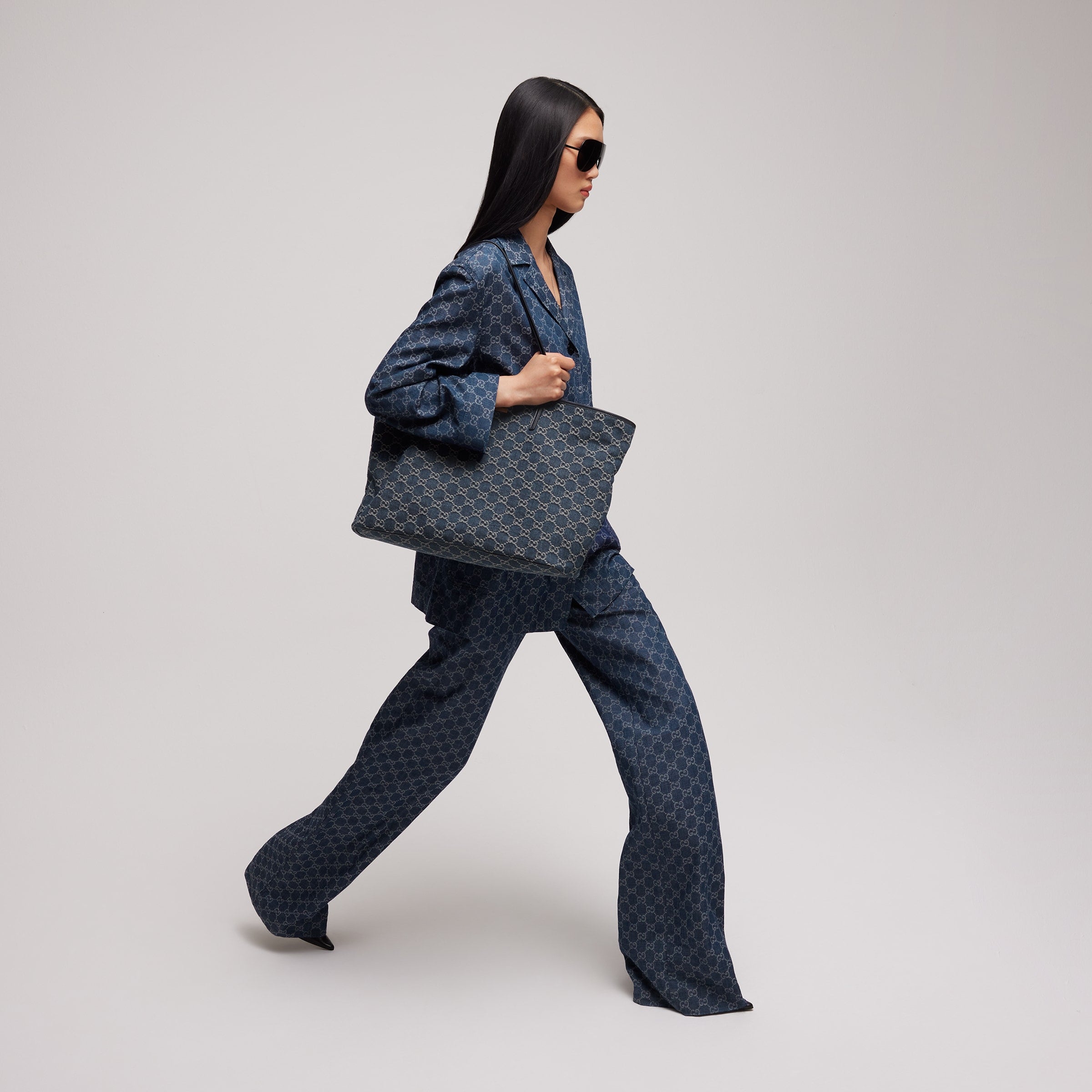denim azul oscuro con GG