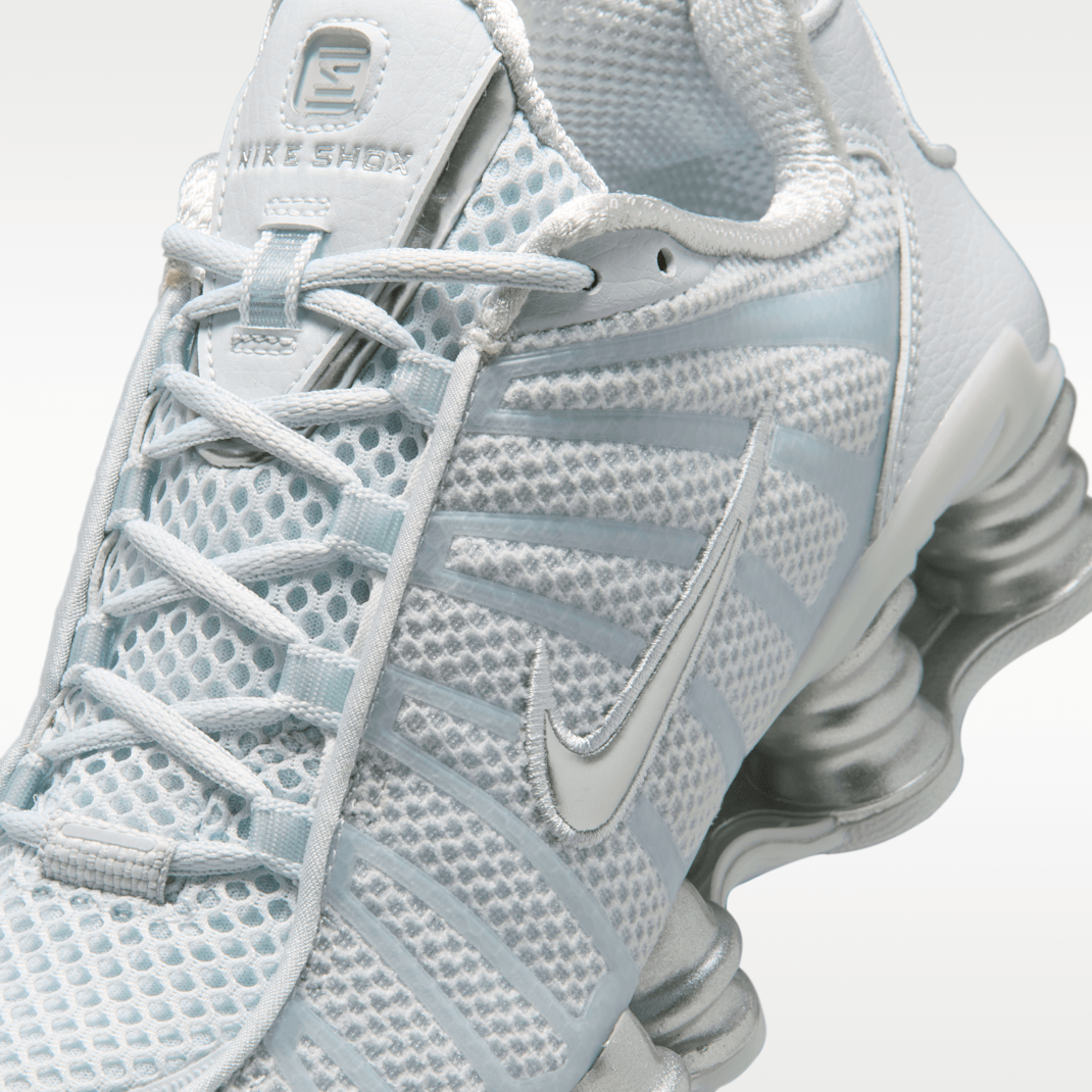 Pure Platinum/Metallic Silver