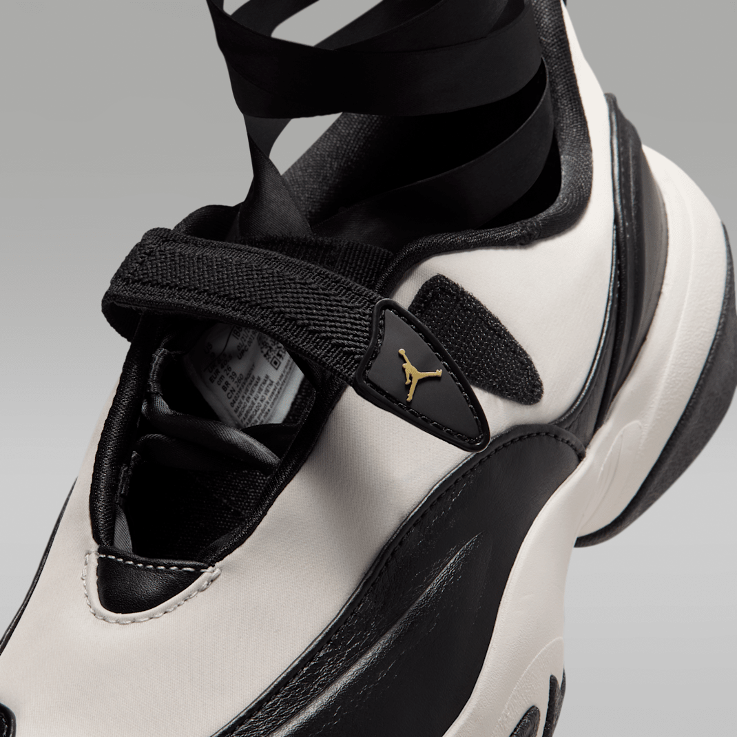 Black/Chalk/Flat Gold Star