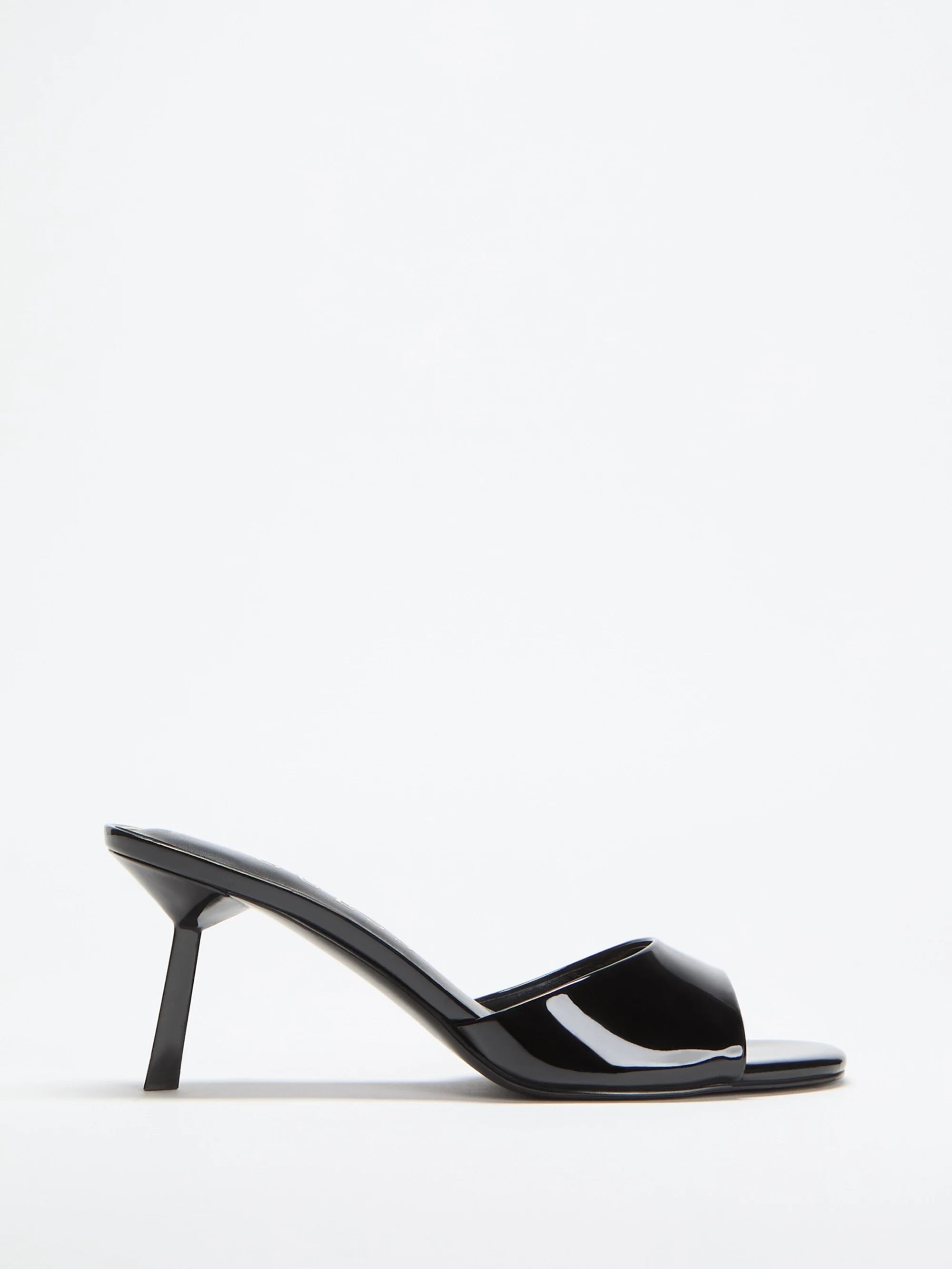 Black 001