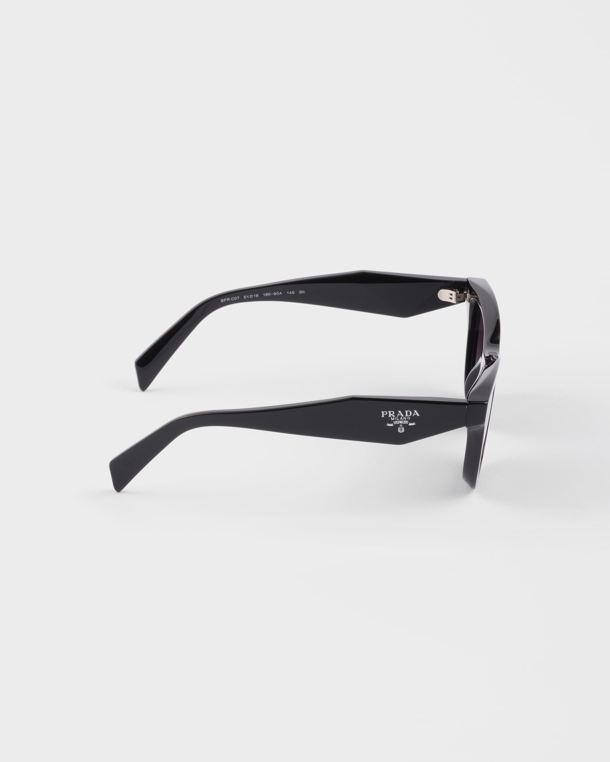 Lentes con sombreado gris humo