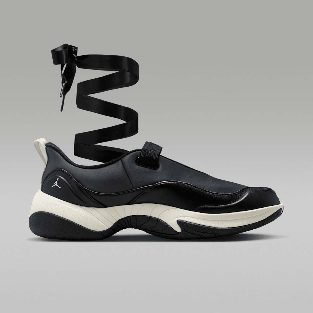 Black/Sail