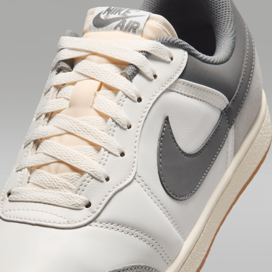 Summit White/Light Smoke Grey/Sail/Smoke Grey
