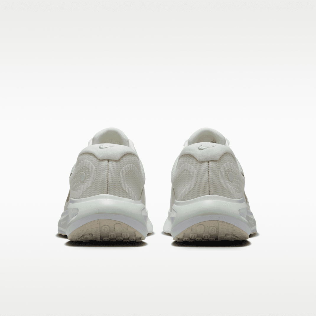 Summit White/Barely Green/White/Metallic Silver