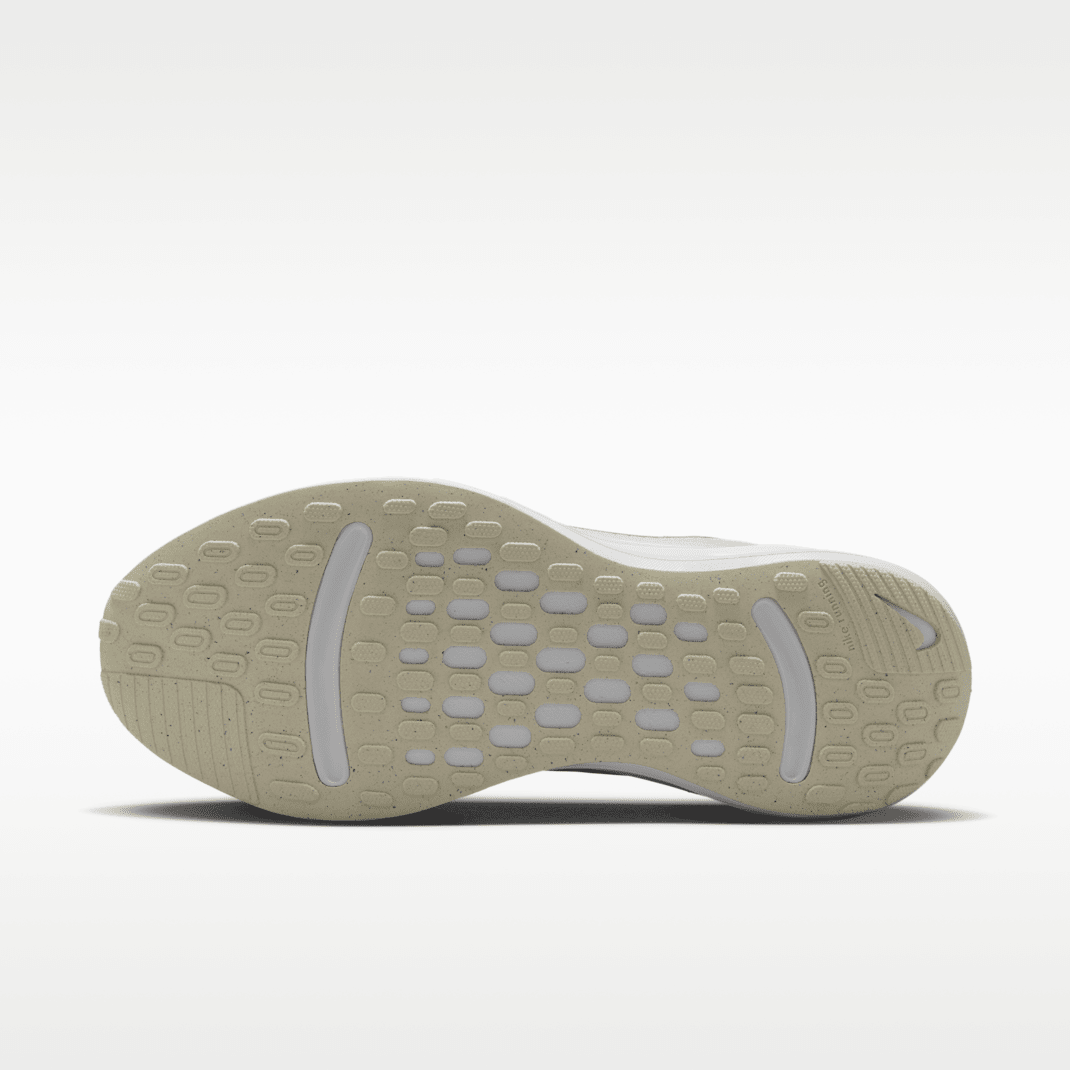 Summit White/Barely Green/White/Metallic Silver