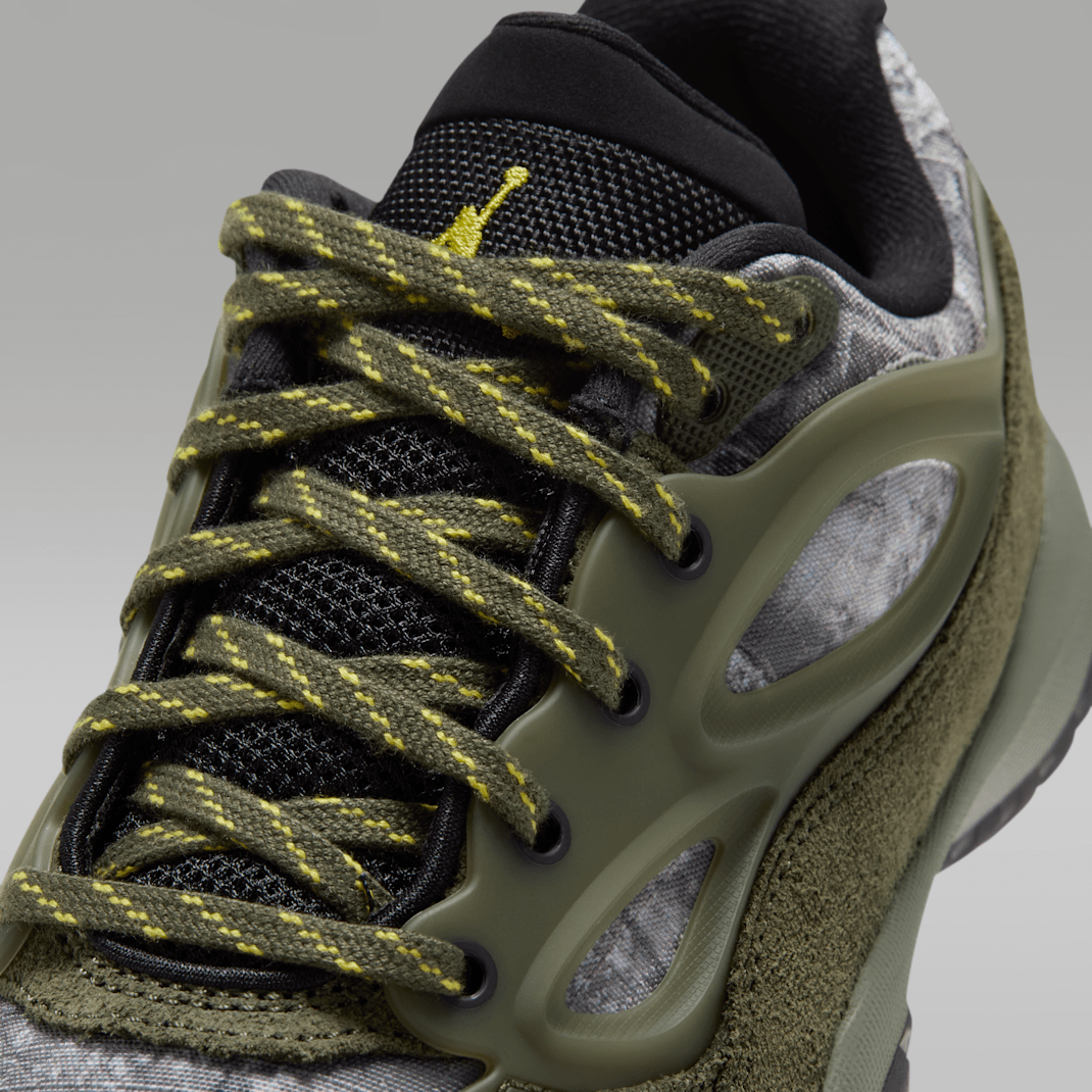 Cargo Khaki/Medium Olive/White/Bright Citron