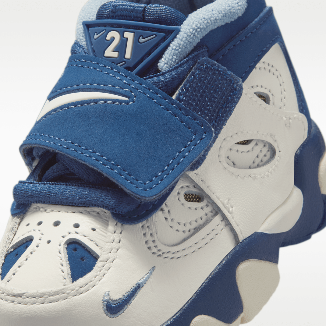 Sail/Blue Grey/Metallic Gold/Mystic Navy