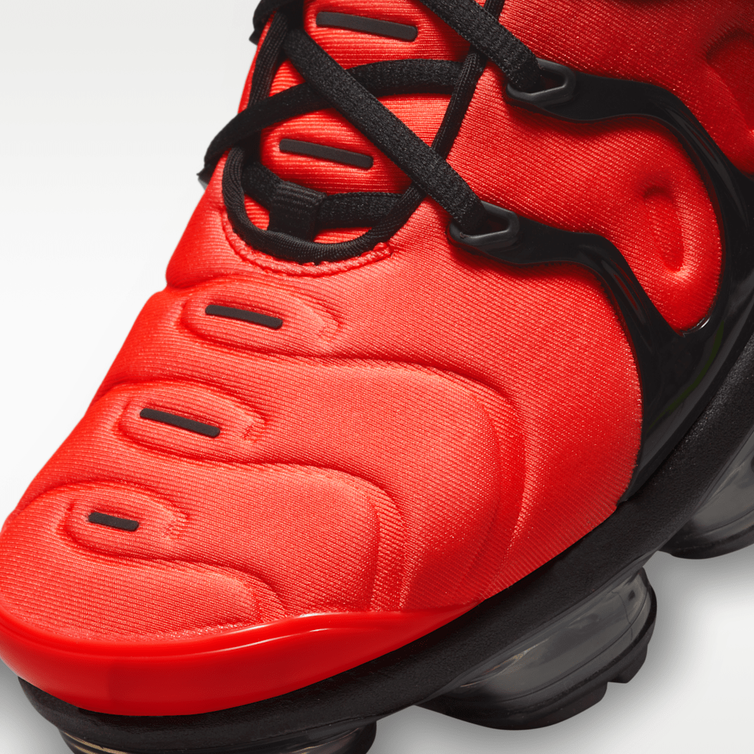 Black/Anthracite/White/Bright Crimson