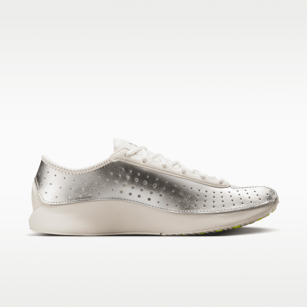 Pale Ivory/Metallic Silver/Volt/Pale Ivory