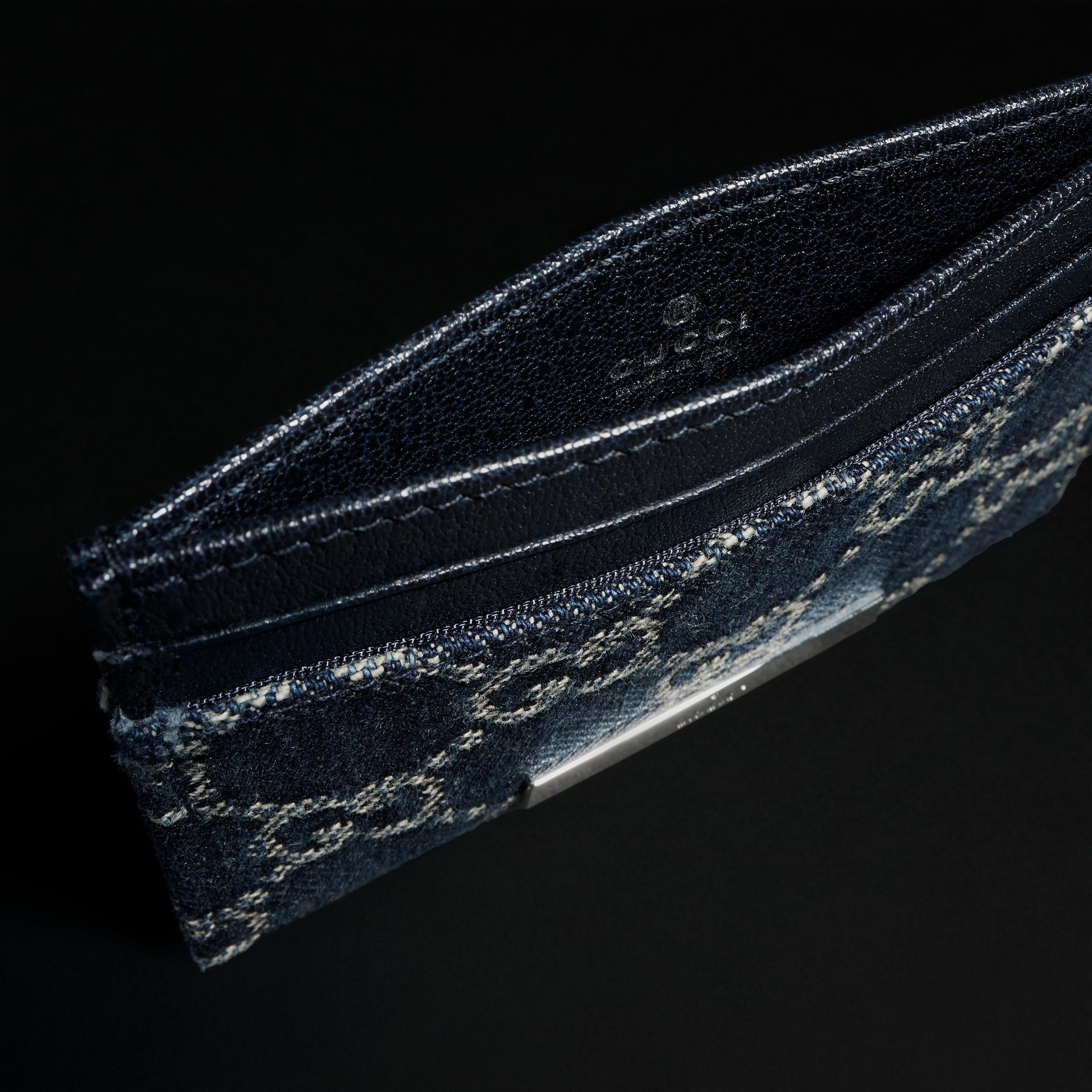 denim azul oscuro con GG