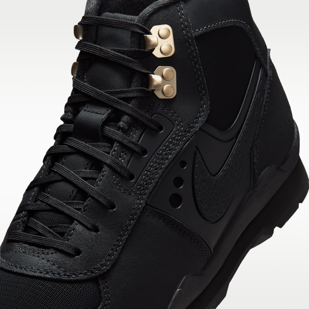 Black/Metallic Gold/White/Black
