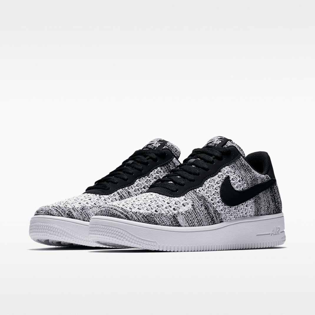 Black/Black/White/Pure Platinum