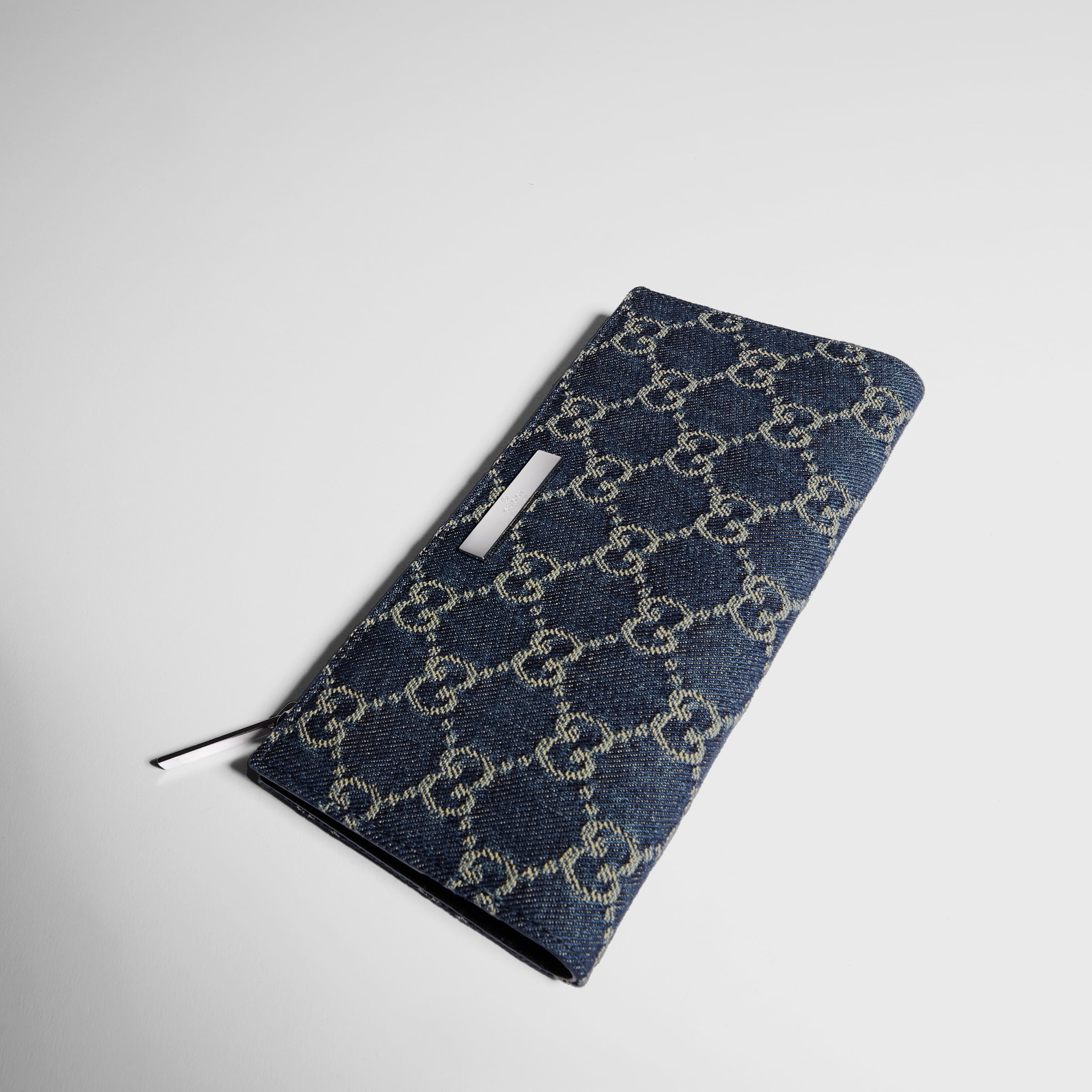 denim azul oscuro con GG