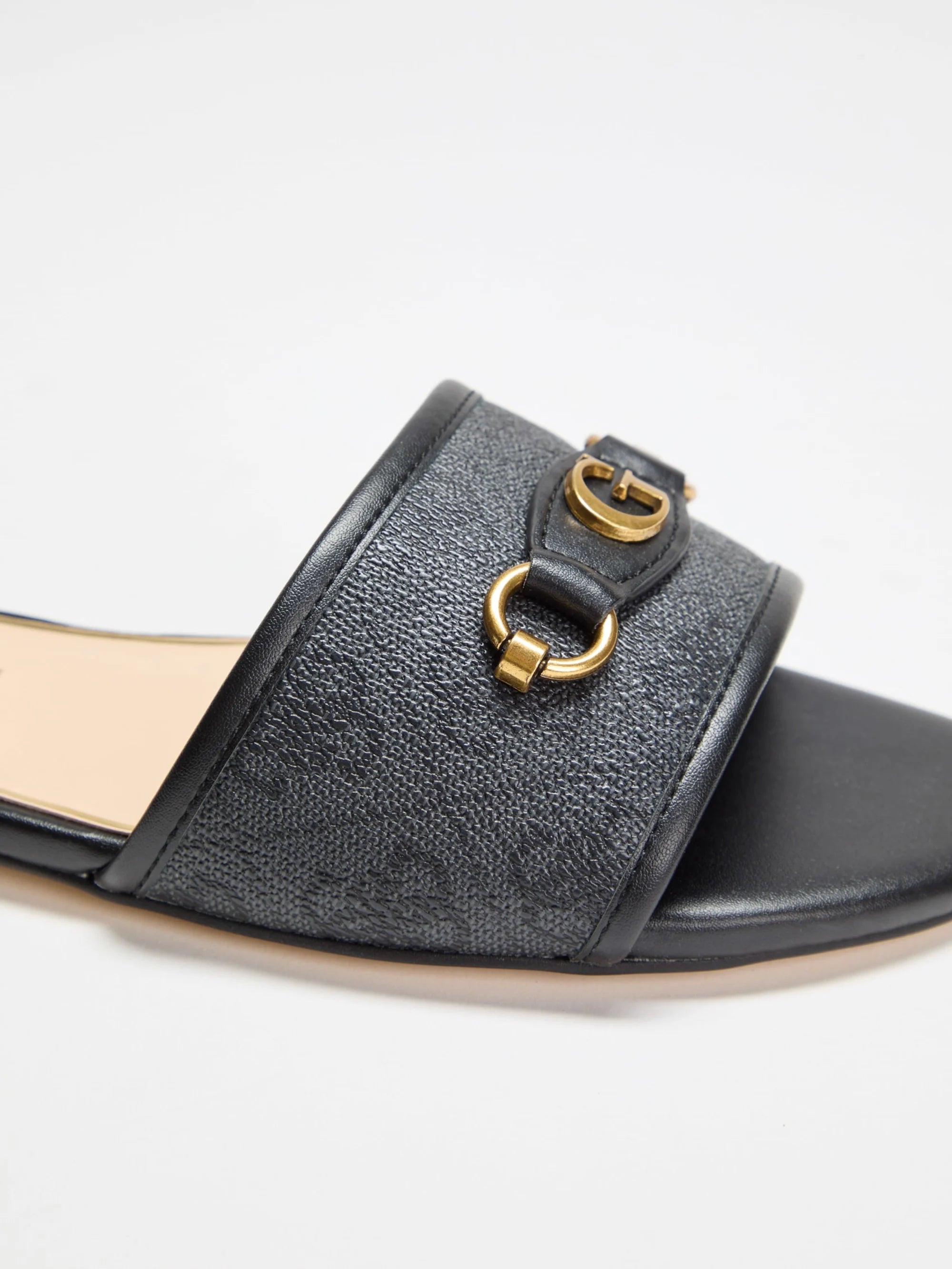 Black 001