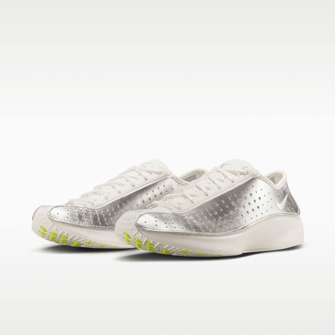 Pale Ivory/Metallic Silver/Volt/Pale Ivory