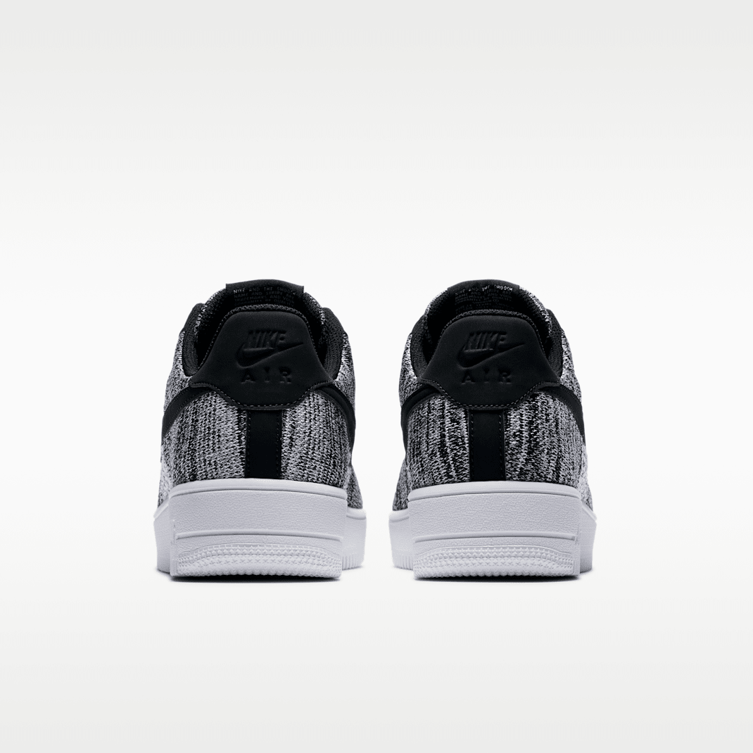 Black/Black/White/Pure Platinum