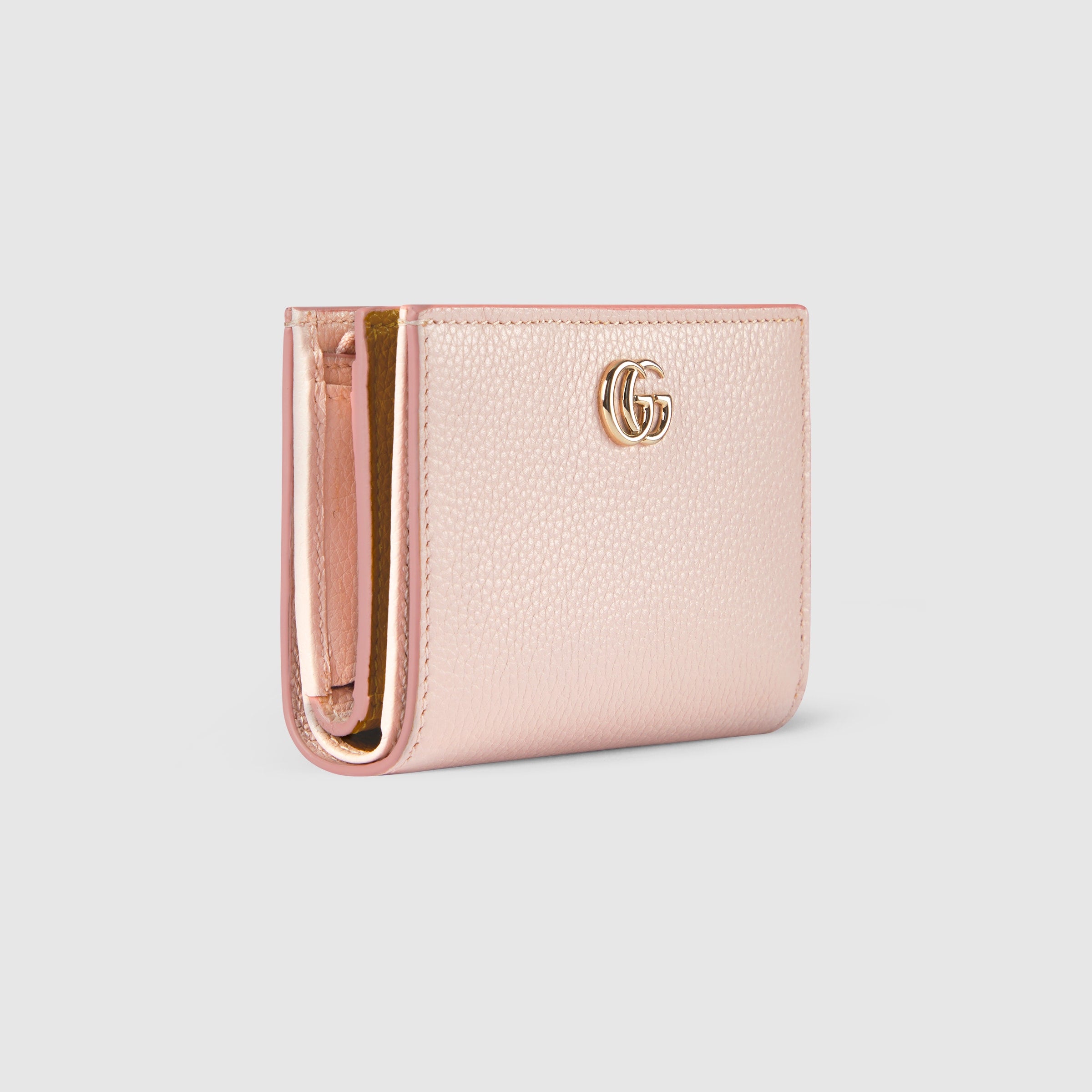 piel rosa y amarilla