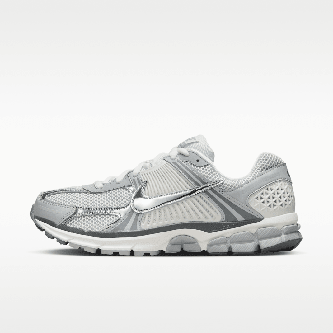 Summit White/Light Smoke Grey/Smoke Grey/Metallic Silver