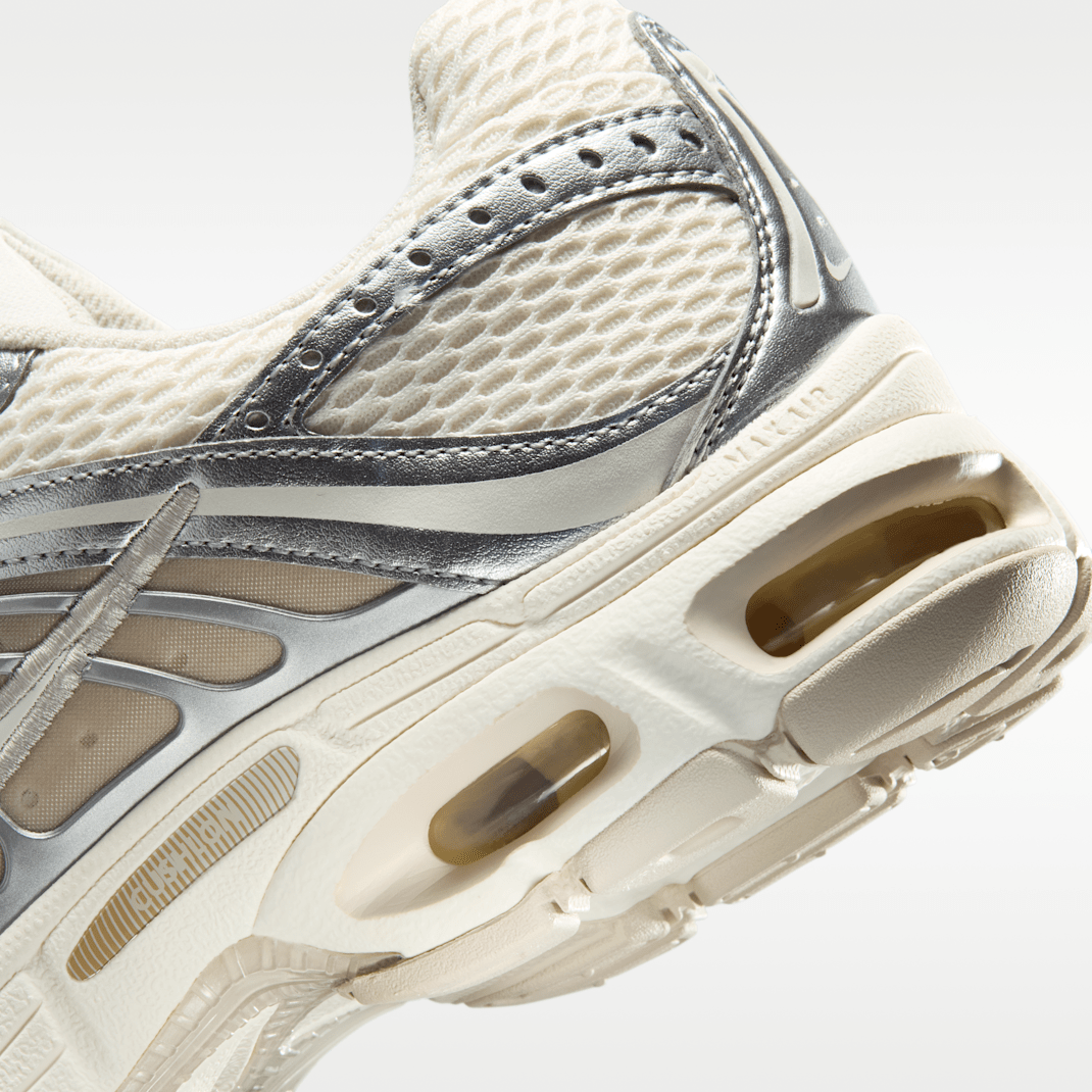 Pale Ivory/Metallic Silver/Light Orewood Brown/Sail