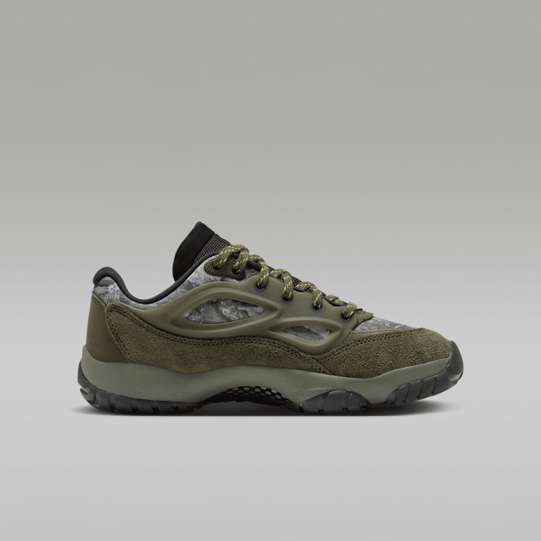 Cargo Khaki/Medium Olive/White/Bright Citron
