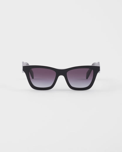 Lentes con sombreado gris humo
