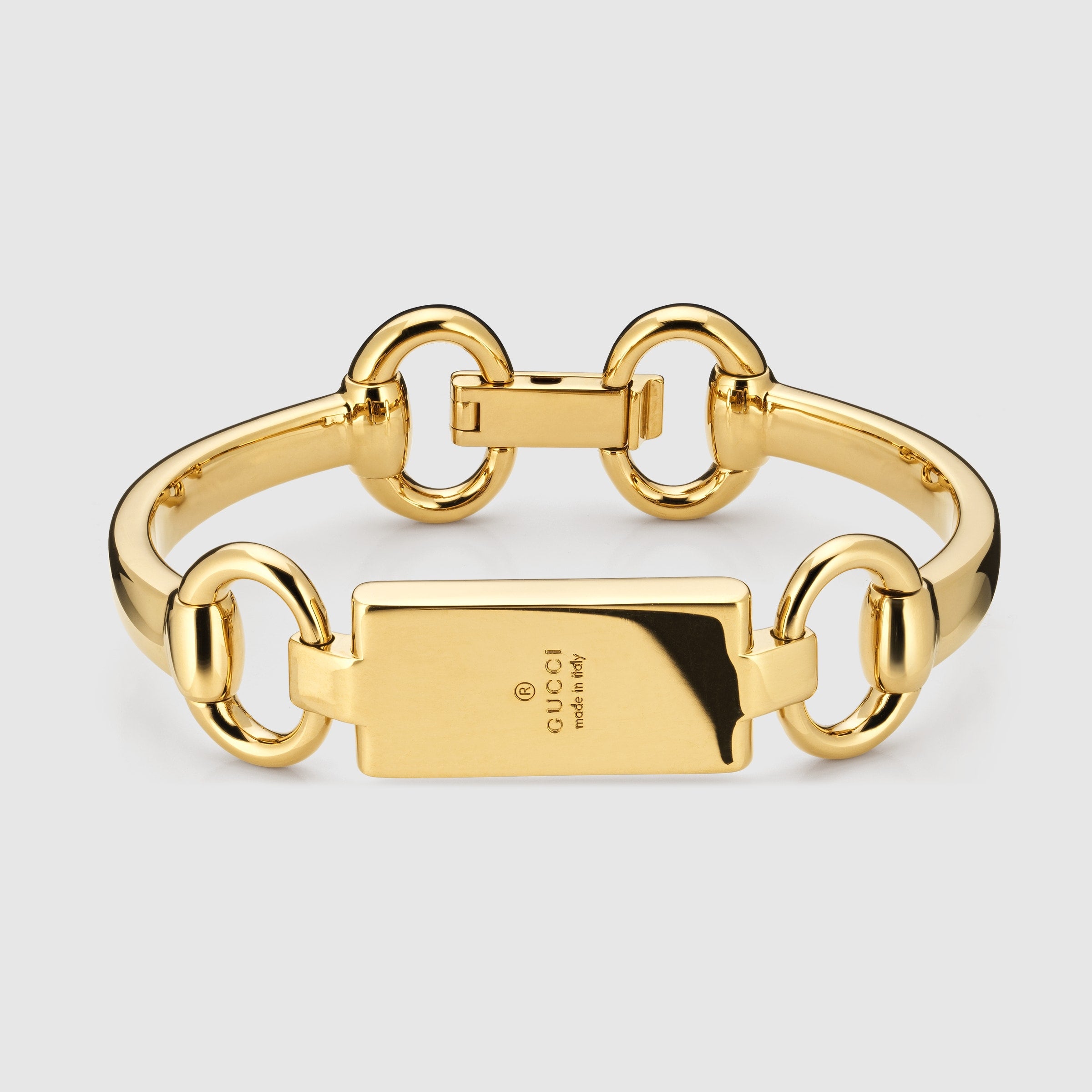 latón en tono dorado