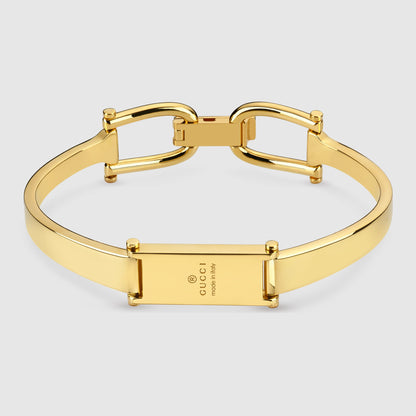 latón en tono dorado