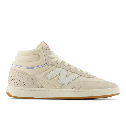Timberwolf With White