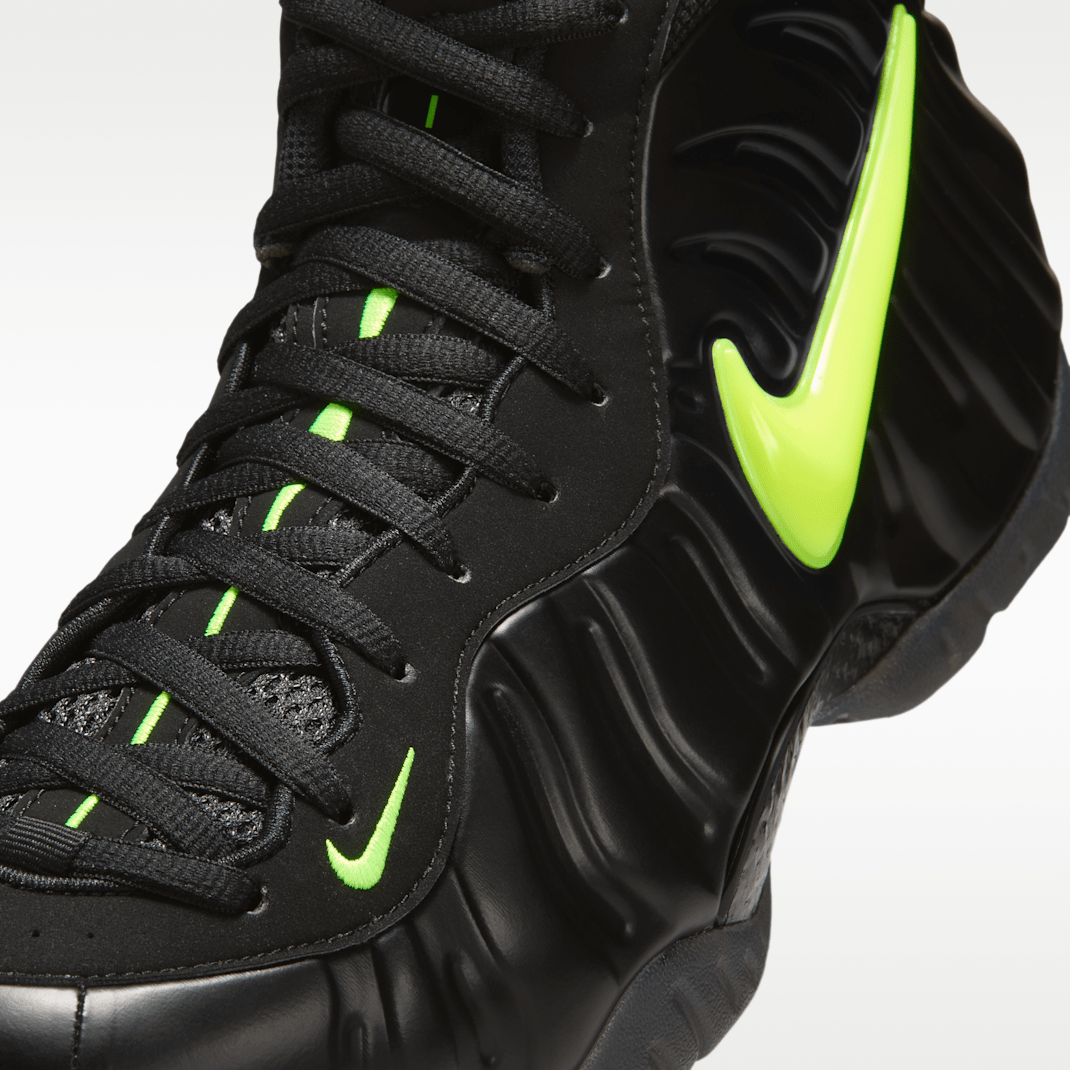 Black/Voltage Yellow
