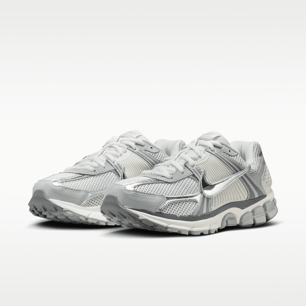 Summit White/Light Smoke Grey/Smoke Grey/Metallic Silver