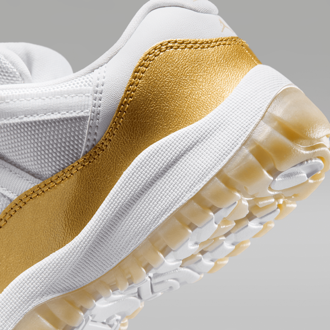 White/Team Gold/Metallic Gold 2