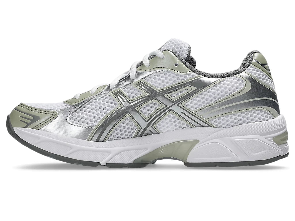 White/Dried Leaf Green