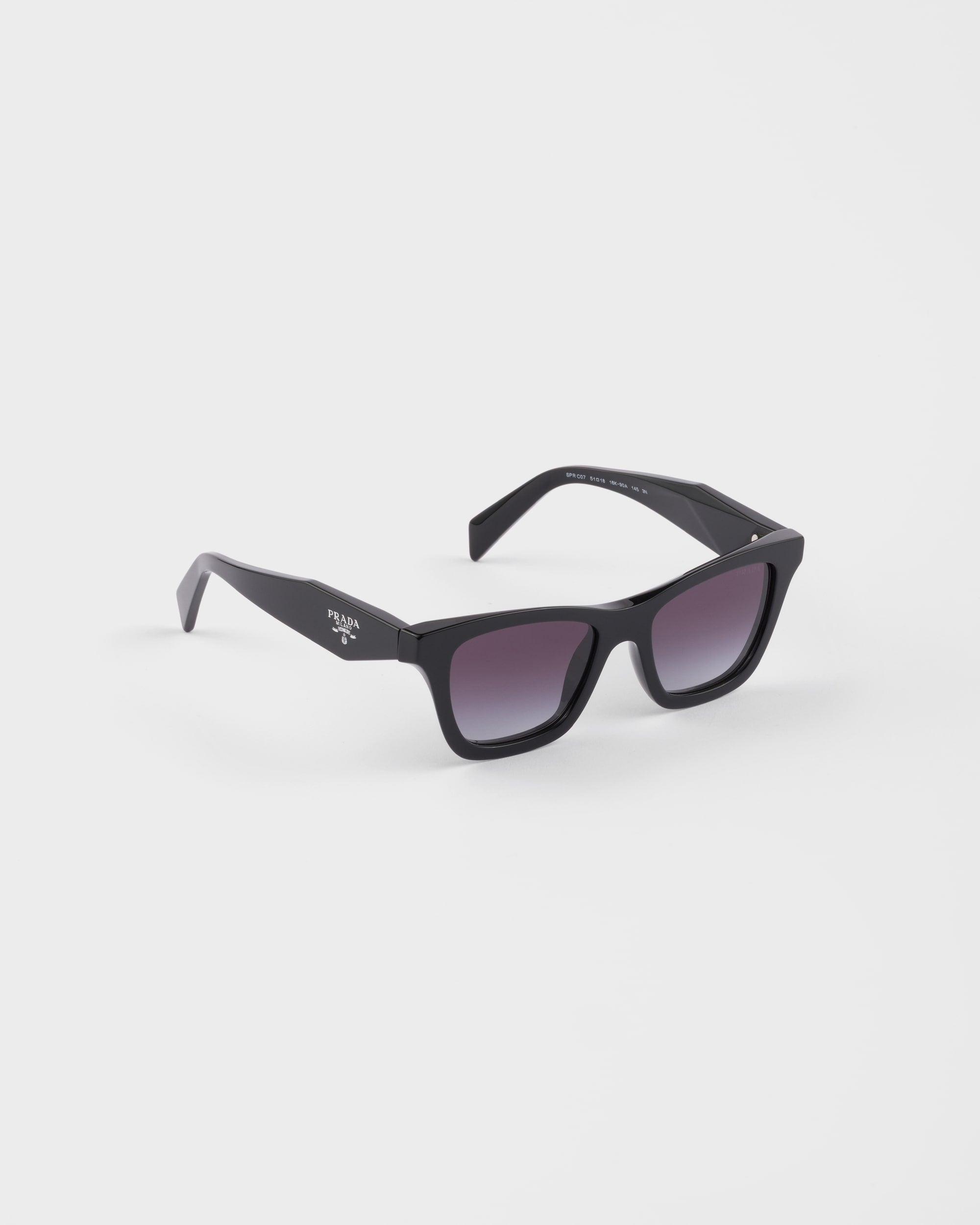 Lentes con sombreado gris humo