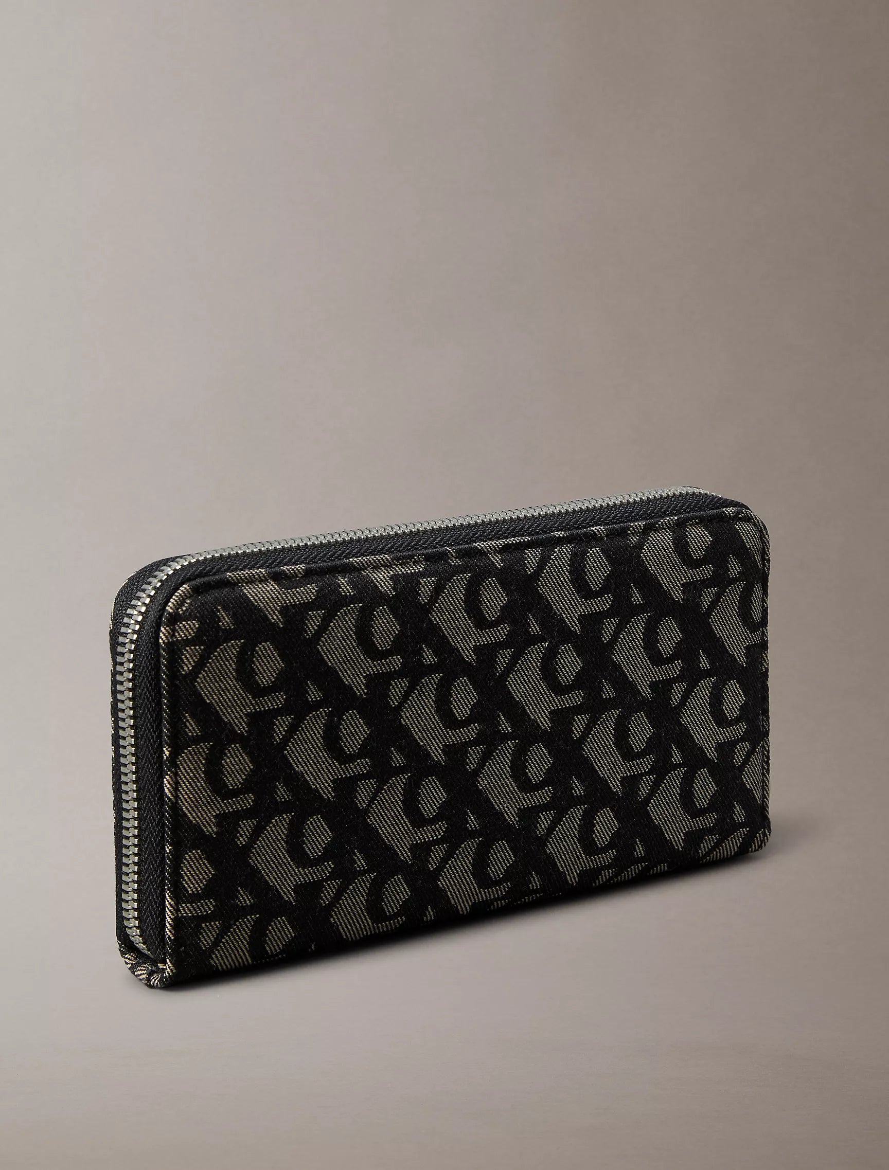 Black / Lotus Beige Aop