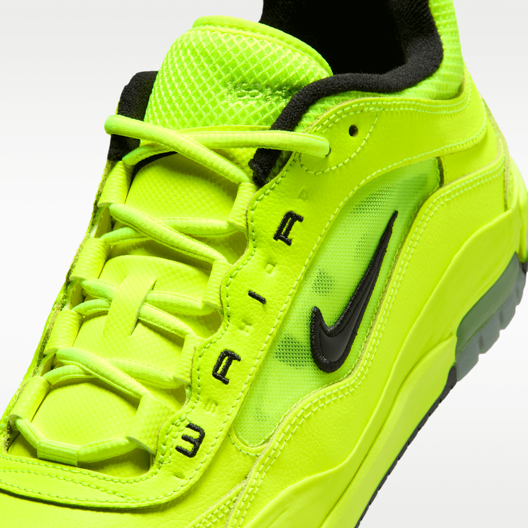 Volt/Volt/Black/Black