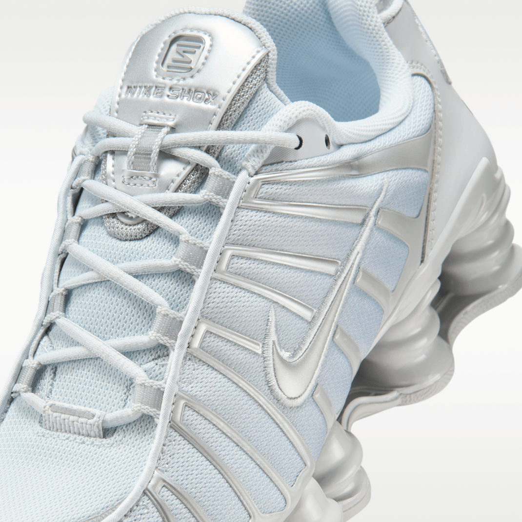 Pure Platinum/Smoke Grey/Metallic Silver