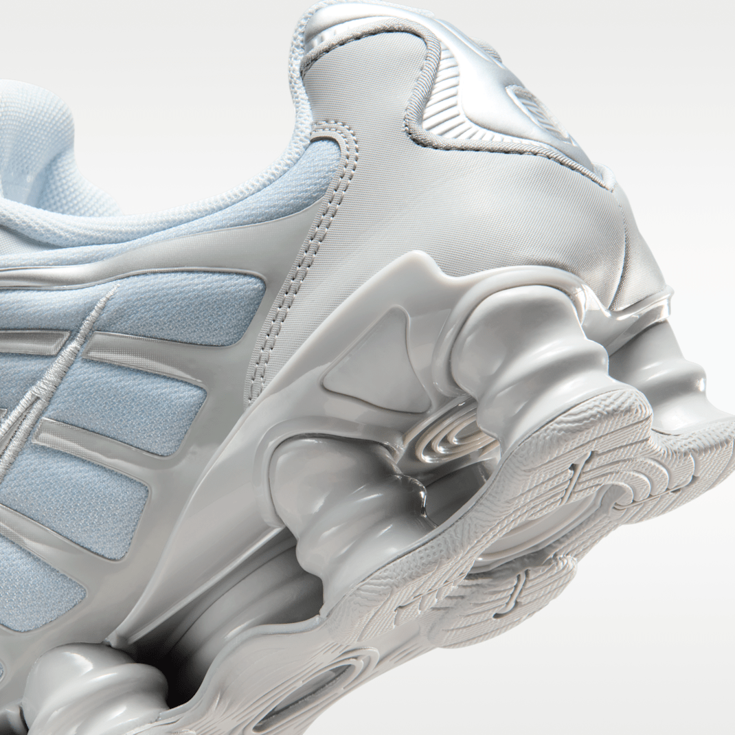 Pure Platinum/Smoke Grey/Metallic Silver
